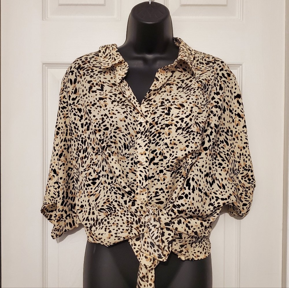 Versona Black and Cream Animal Print Button-Up Blouse M